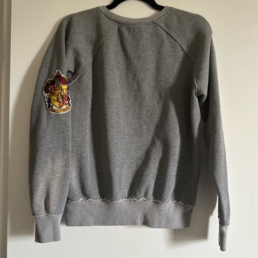 Universal Studios Wizarding World of Harry Potter Gryffindor Crewneck Sweatshirt - Picture 2 of 7